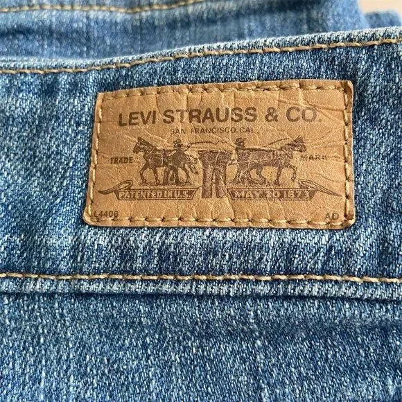 Levi's Women's Bootcut Jeans Size 10 Blue Medium Wash Stretch Denim - Picture 3 of 5